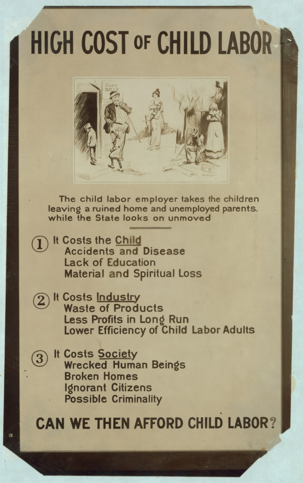 Plakat mit der Aufschrift "Hohes Kosten von Kinderarbeit" auf blauem Hintergrund, weißer Text und weißer Rahmen, mit kreisförmiger Anordnung von Gesichtern verschiedener Menschen