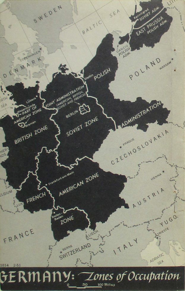 Eine Deutschlandkarte mit unterschiedlich farbigen Besatzungszonen, darunter Namen von Städten, Dörfern und geografischen Merkmalen.
