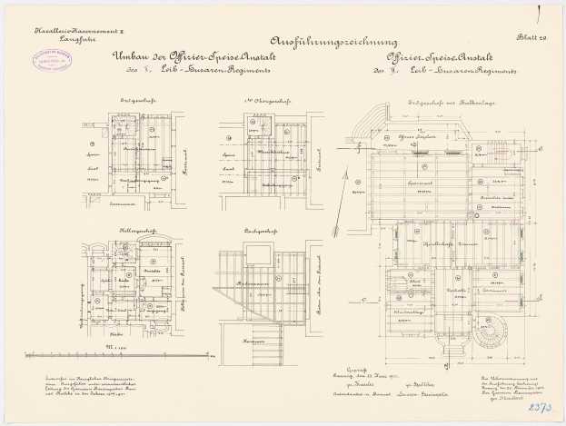 Ein detaillierter Grundrissplan des ehemaligen B"{u}ros der deutschen Bundeskanzlerin, der den Aufbau des Geb"{a}udes mit verschiedenen R"{a}umen und Textanmerkungen zeigt.