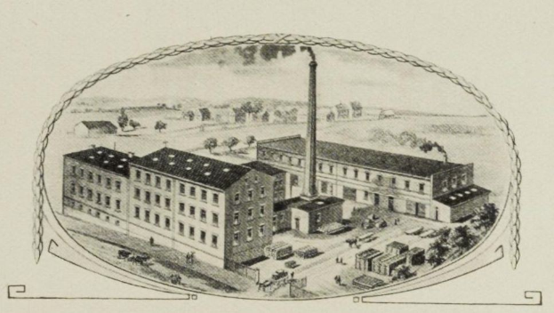 Alte Zeichnung eines Fabrikgebäudes mit einem zentralen großen Gebäude, umgeben von Bäumen und kleineren Gebäuden, mit Text unten.