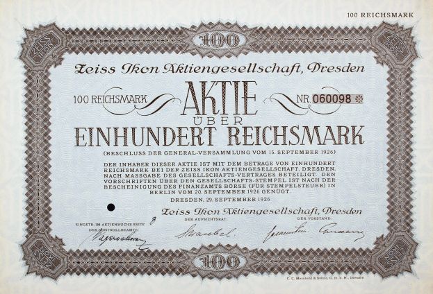 Alter deutscher Aktienchein für 100 Reichsmark mit schwarzem Rand und deutscher Schrift.