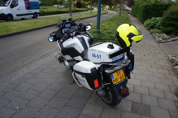 150 km/h! Mann fährt mit E-Bike auf Autobahn und führt gefährliche Stunts auf