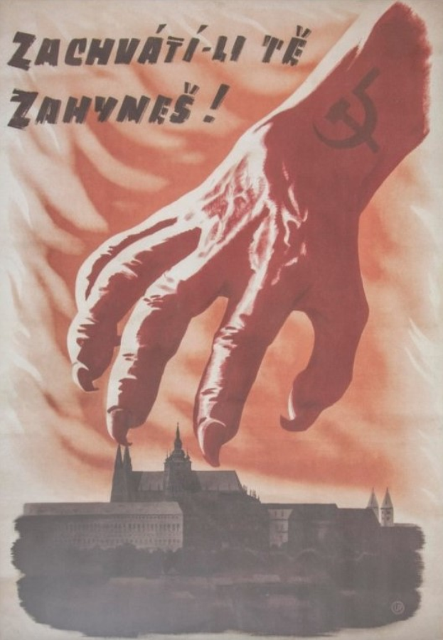 Eine Hand hält einen Hammer und eine Sichel und reicht einem Gebäude mit der Aufschrift "Zachvati-li te zanynes" oben.