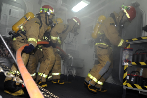 FW-AR: FEUERWEHRFAHRZEUG BESUCHT DIE KINDERFEUERWEHR BRUCHHAUSEN/NIEDEREIMER