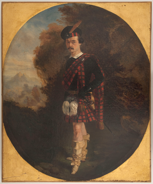 Ein Gemälde eines Mannes in traditioneller schottischer Kleidung, einschließlich eines roten und schwarzen Tartan-Kilts, eines weißen Hemdes und eines schwarzen Gürtels, der mit ernstem Gesichtsausdruck vor einem Hintergrund aus Bäumen und Himmel steht.