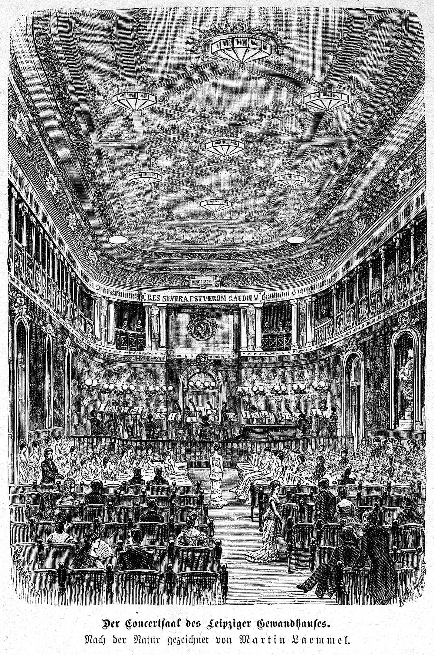 Schwarze und weiße Illustration des Konzerthauses der Berliner Philharmonie, die ein Auditorium mit sitzenden und stehenden Figuren, ornamentierte Deckenleuchten und eine warme Atmosphäre zeigt.
