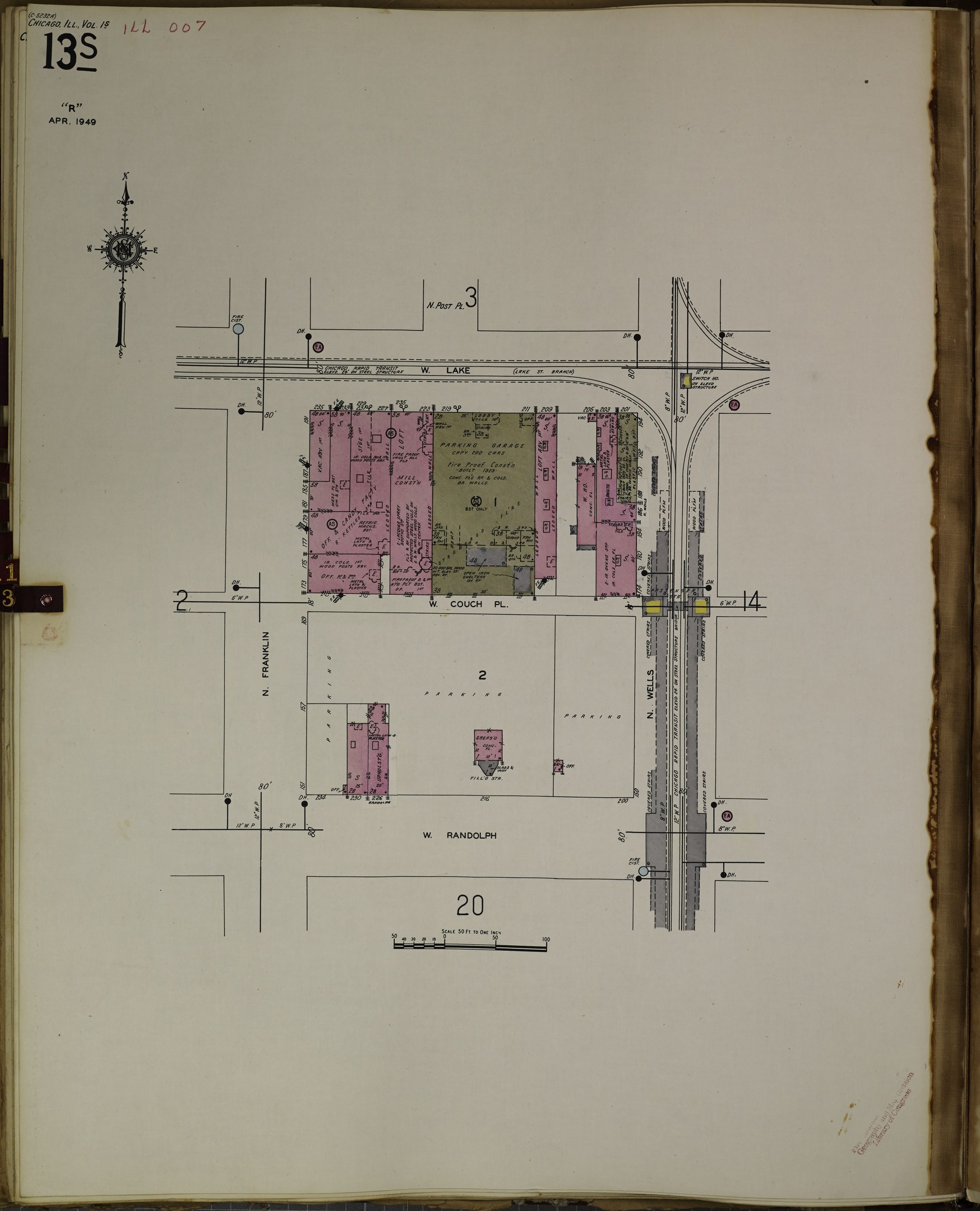 Offenes Buch mit detaillierten Stadtplänen und Text auf seinen Seiten.