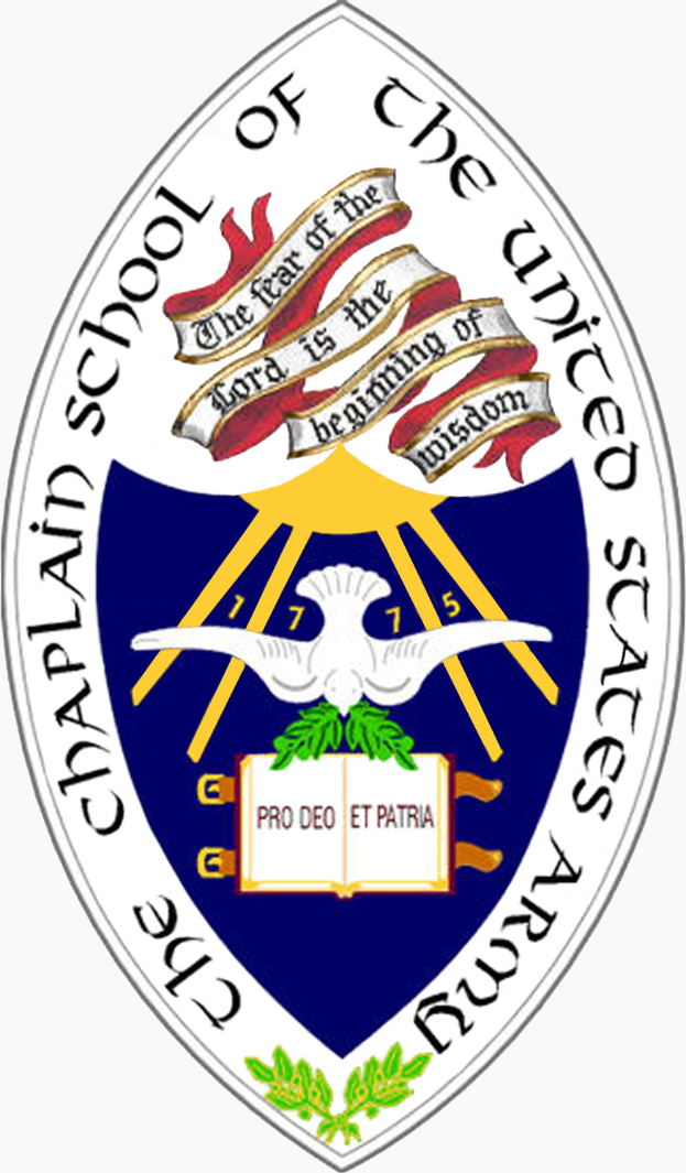 Das Logo der Chaplain School der United States Air Force zeigt ein blaues Schild mit einem weißen Stern in der Mitte und einem weißen Banner mit der Aufschrift "Chaplain School" in blau, umgeben von einem Lorbeerkranz und gekrönt von einem rot-weiß karierten Muster.